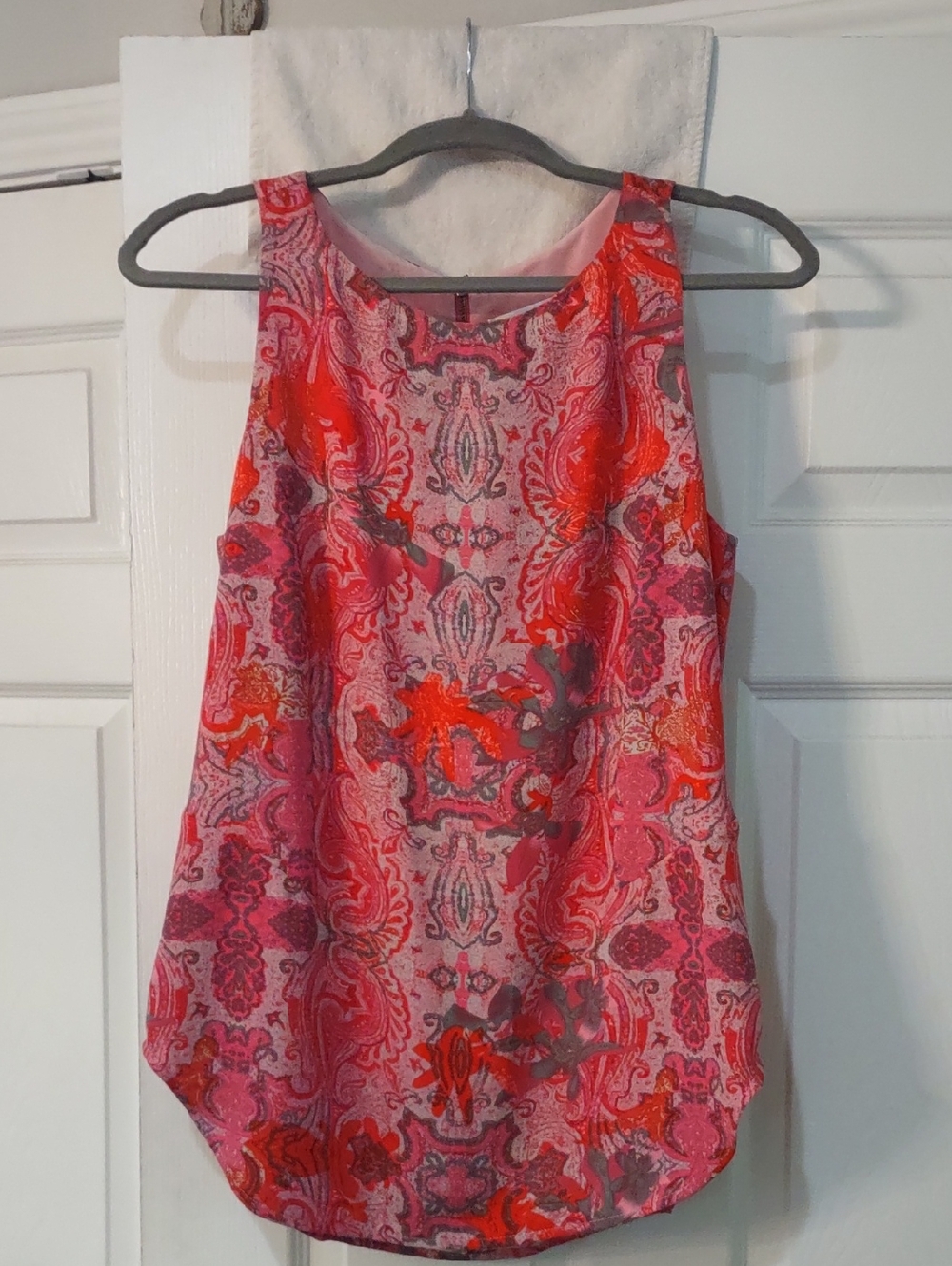 CAbi Pink Coral Paisley Sleeveless Top With Zipper Back Size Small Fully Lined